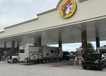 Storm sparks evacuation rush as travelers race to get boats, RVs to safety